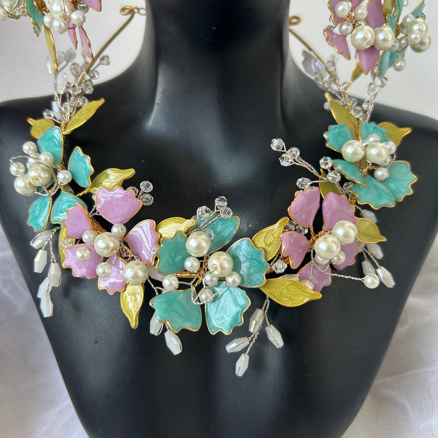 Aria Necklace & earrings