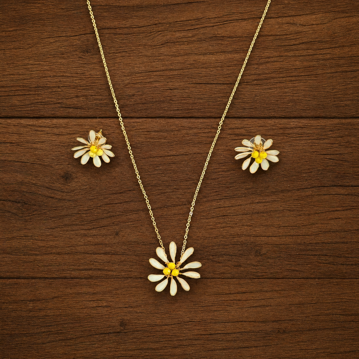 Daisy Pendant & Stud