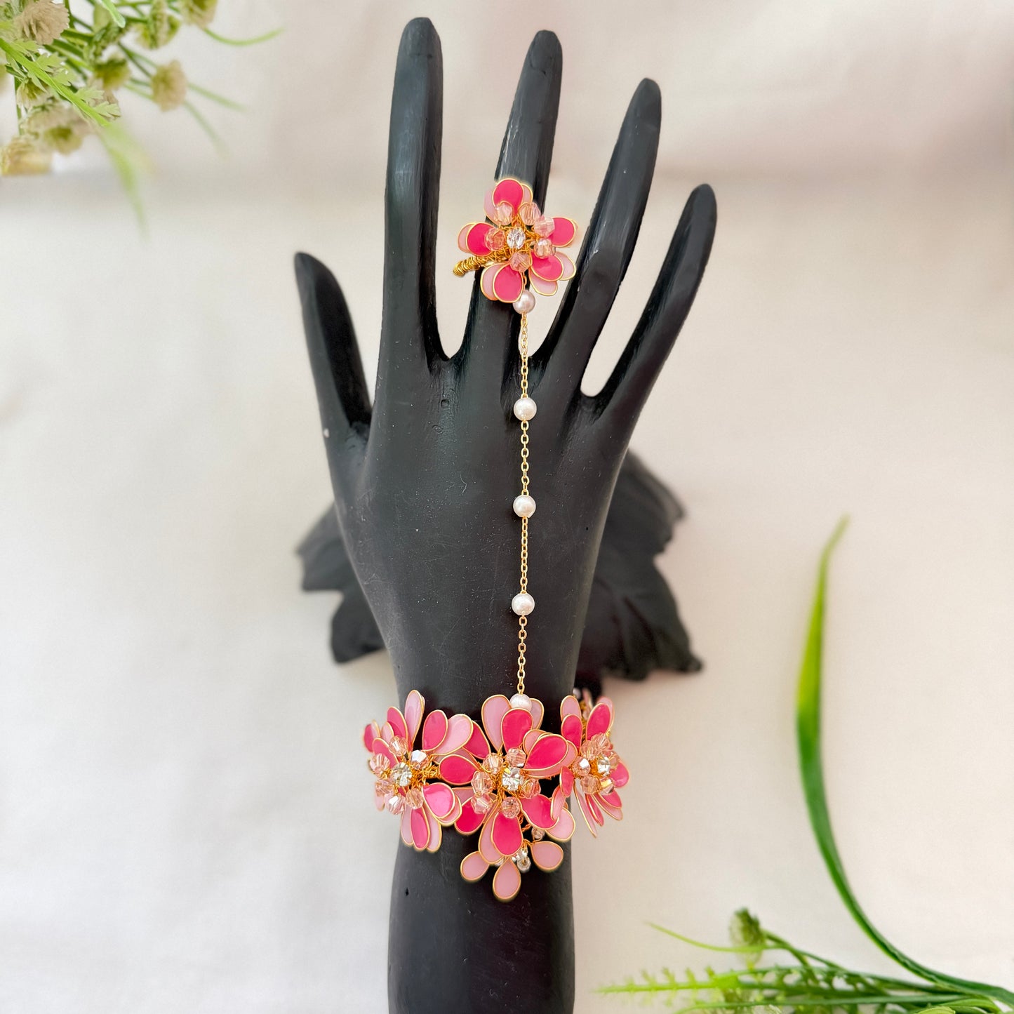 Luneya hand Harness