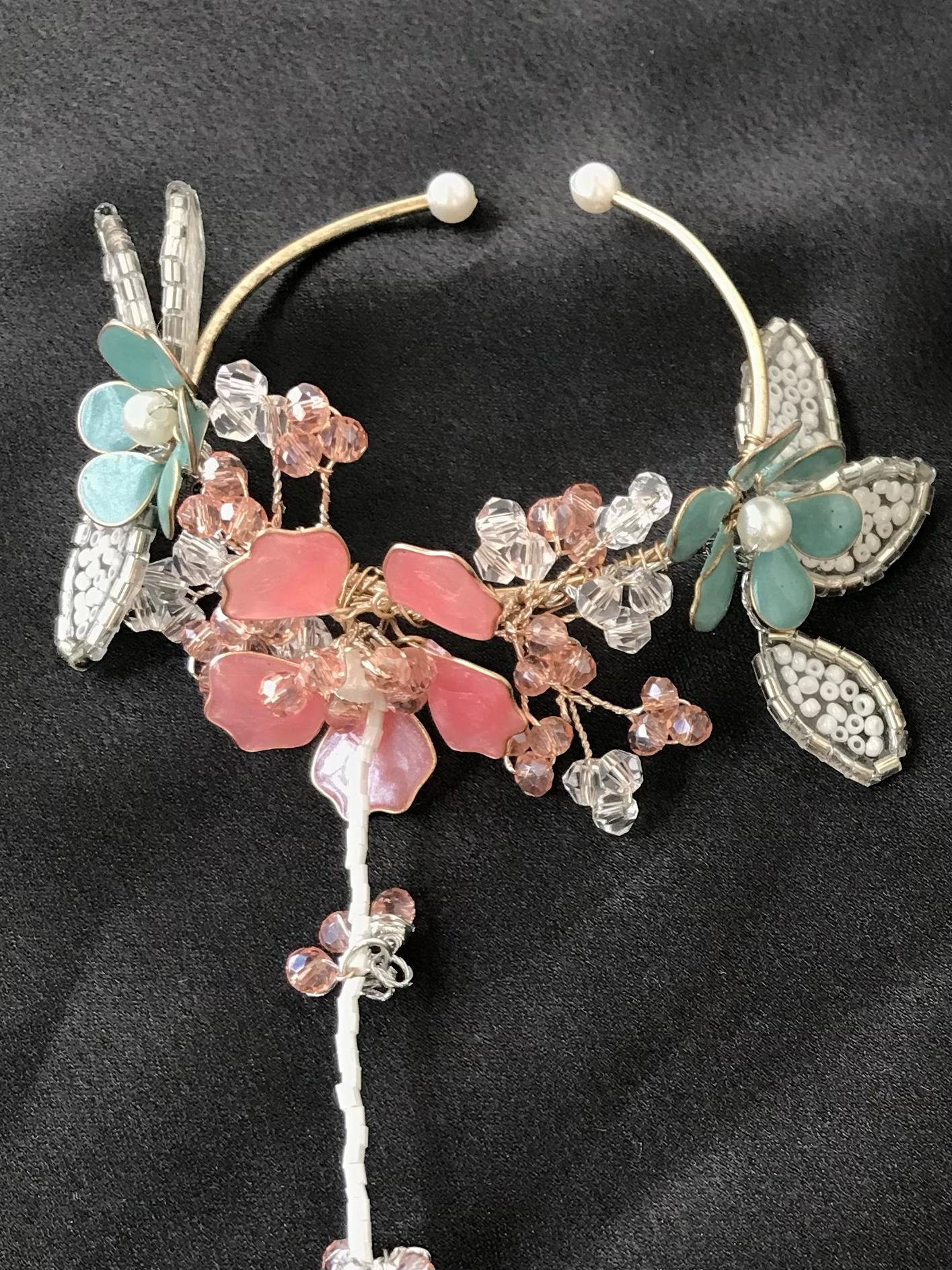 Madelyn hand Harness