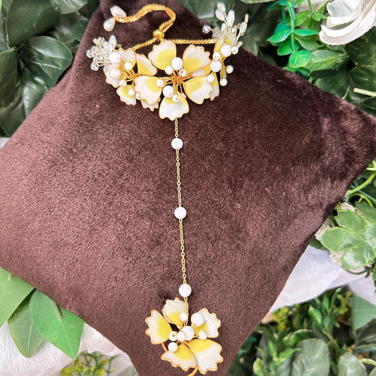 Alora hand Harness