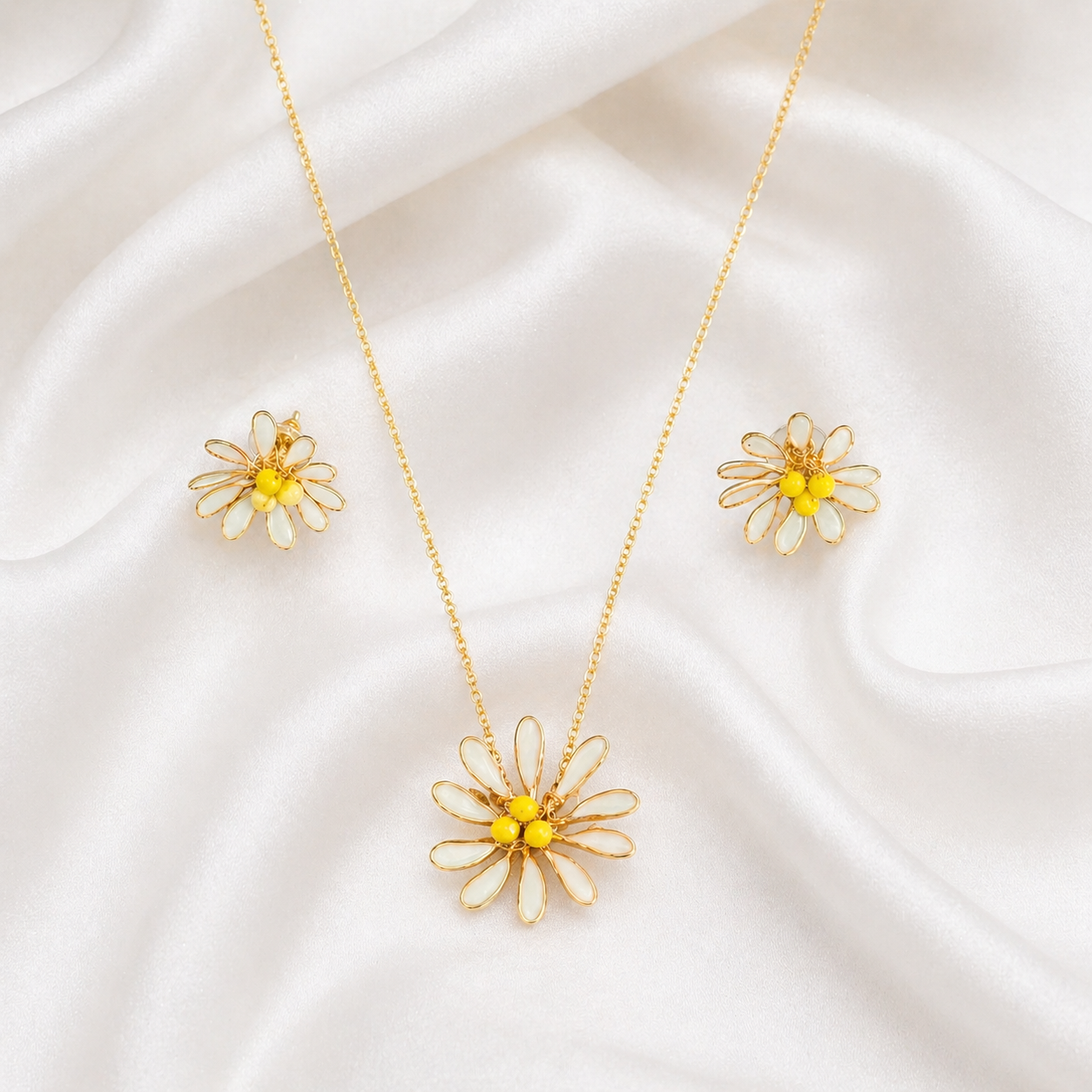 Daisy Pendant & Stud