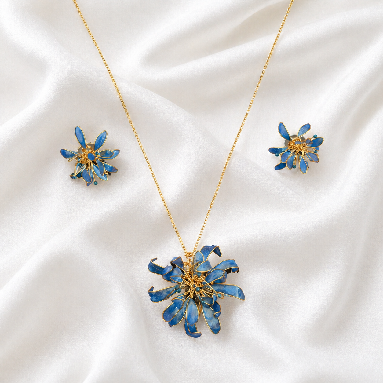 Spider-Lily Pendant & Stud