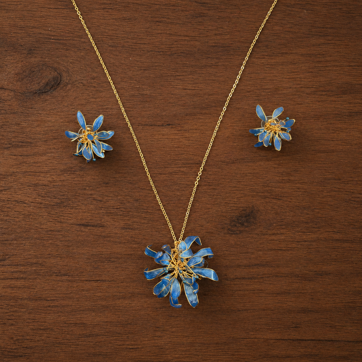 Spider-Lily Pendant & Stud