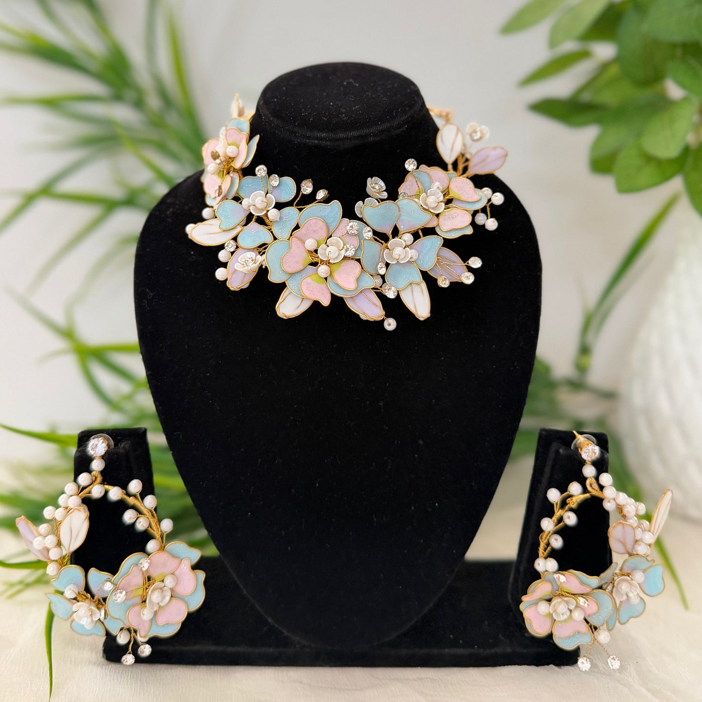 Nora Necklace & earrings