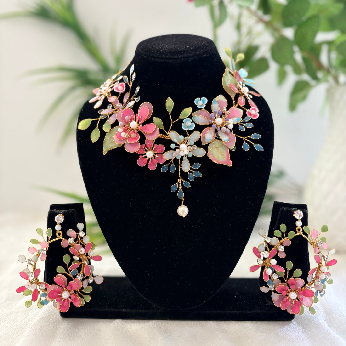 Zavira Necklace & Earrings