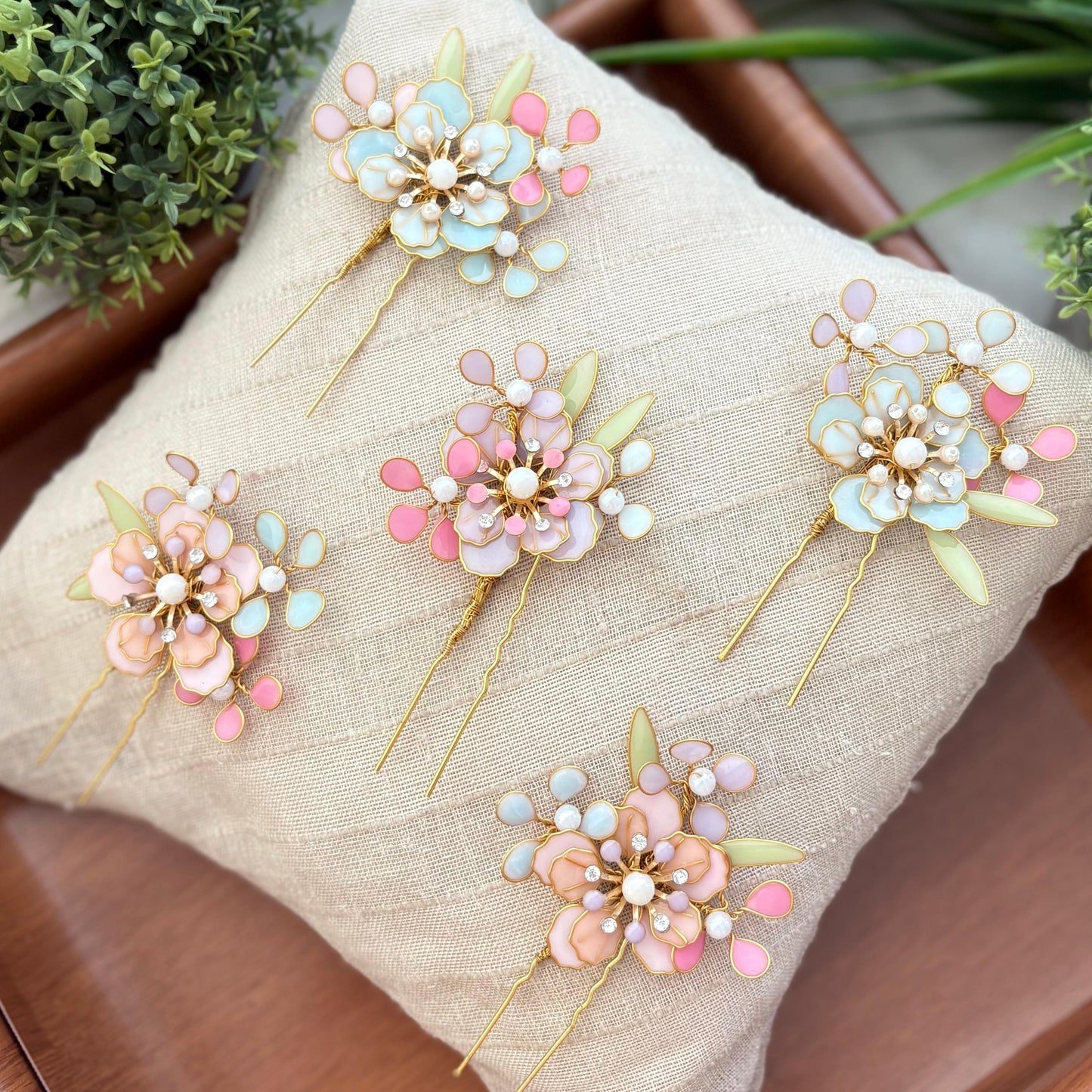 Valora Hair Broaches