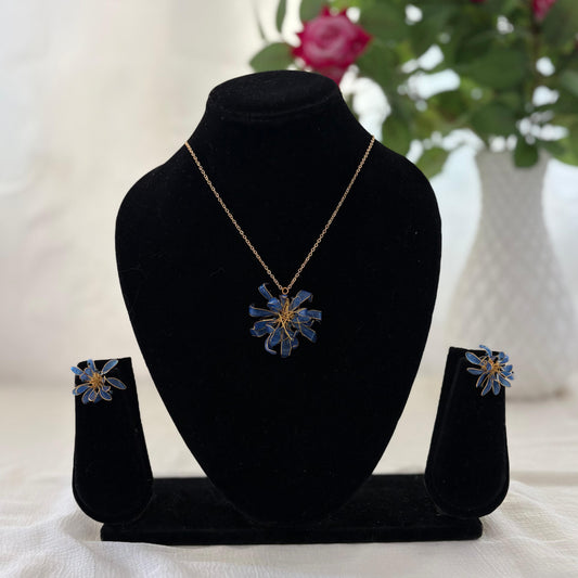Spider-Lily Pendant & Stud
