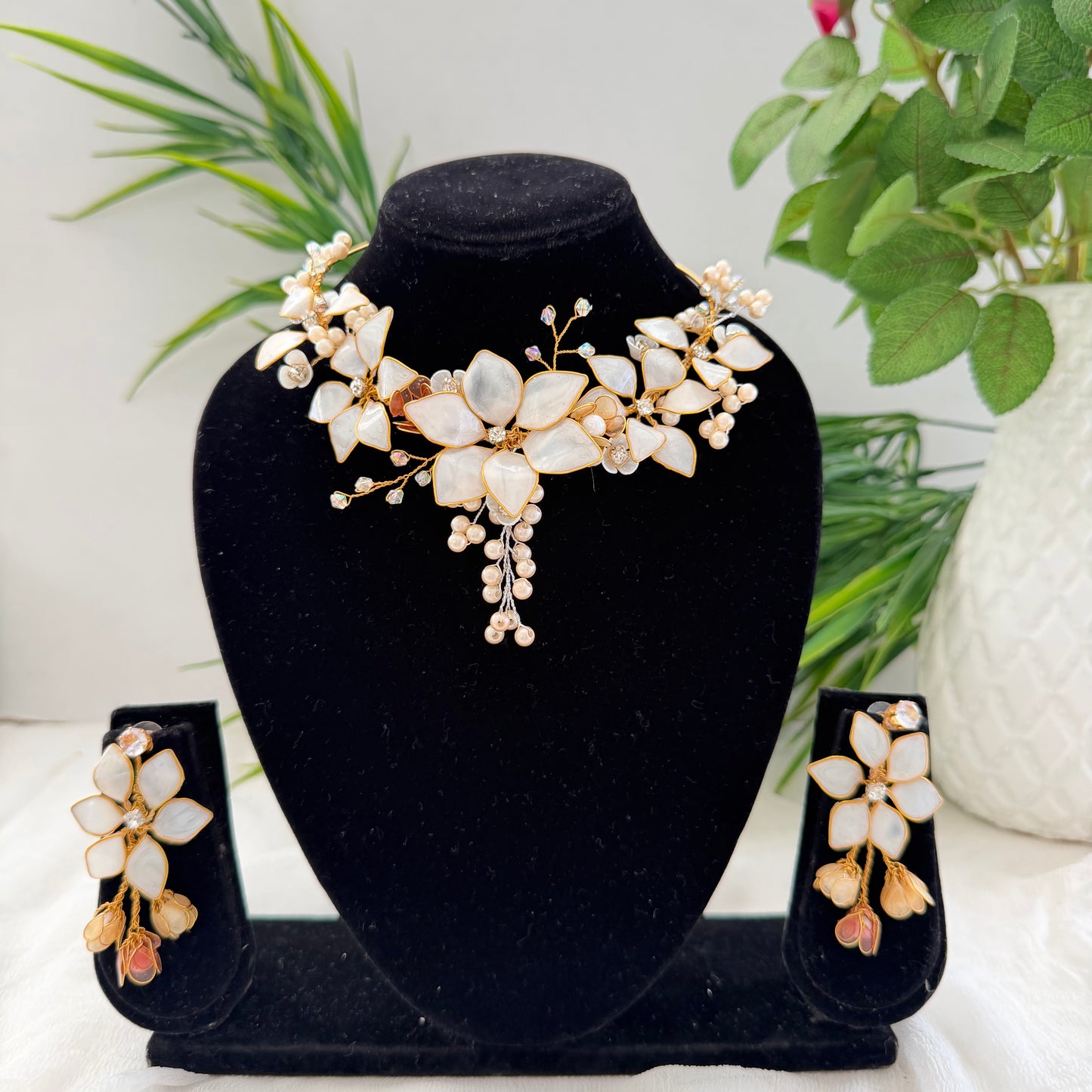 Aurea Necklace & earrings