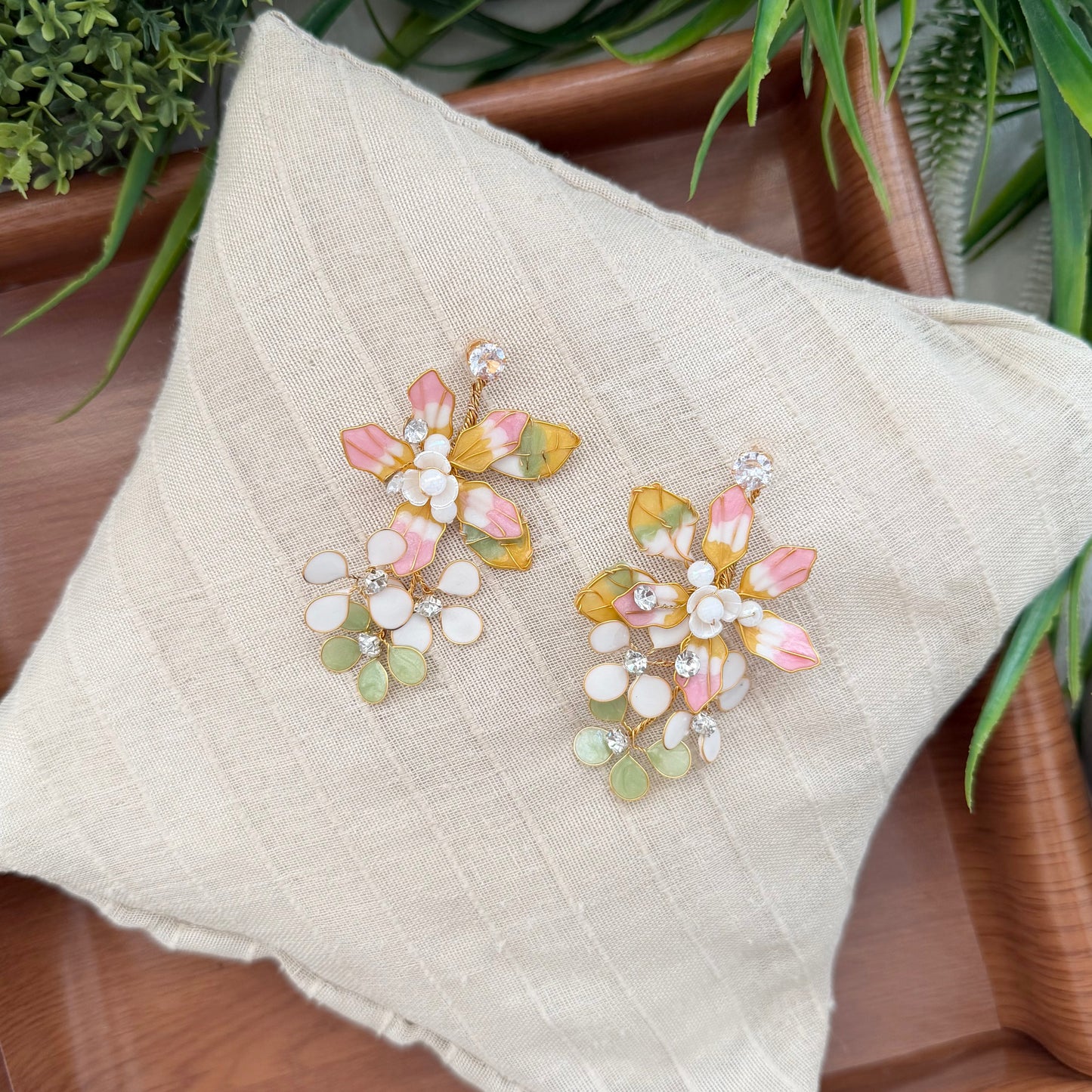 Avelora Necklace & earrings