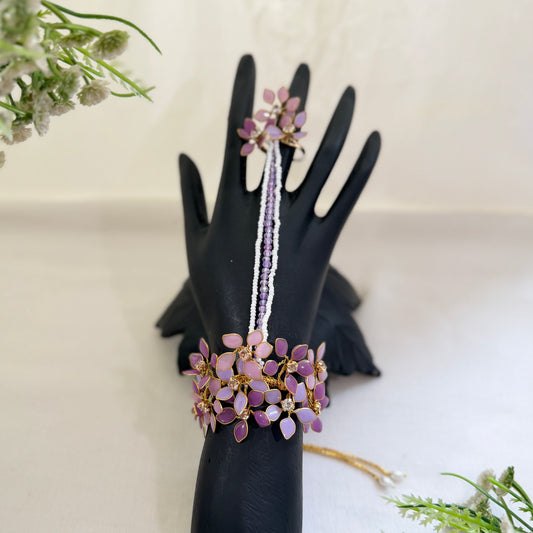 Bella hand Harness