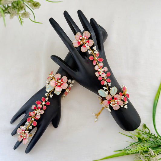 Elvira hand Harness