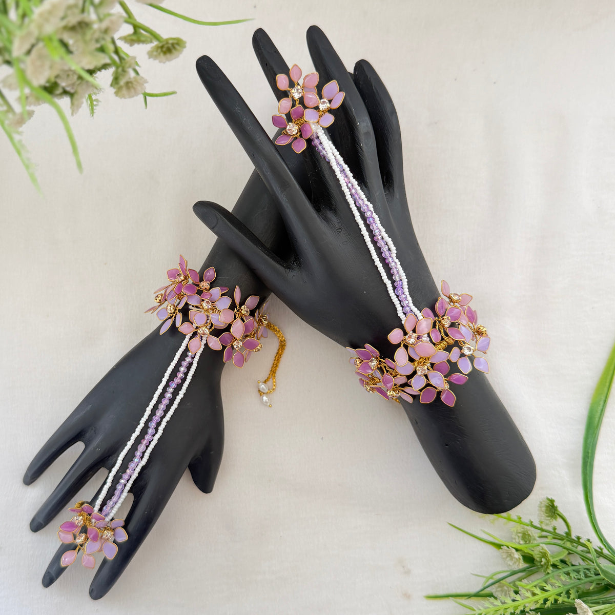 Bella hand Harness