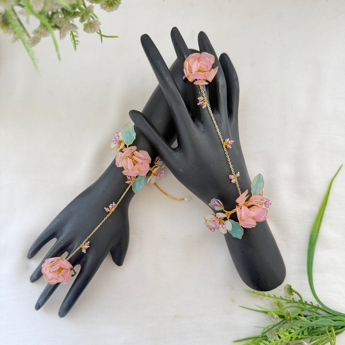 Rosé hand Harness