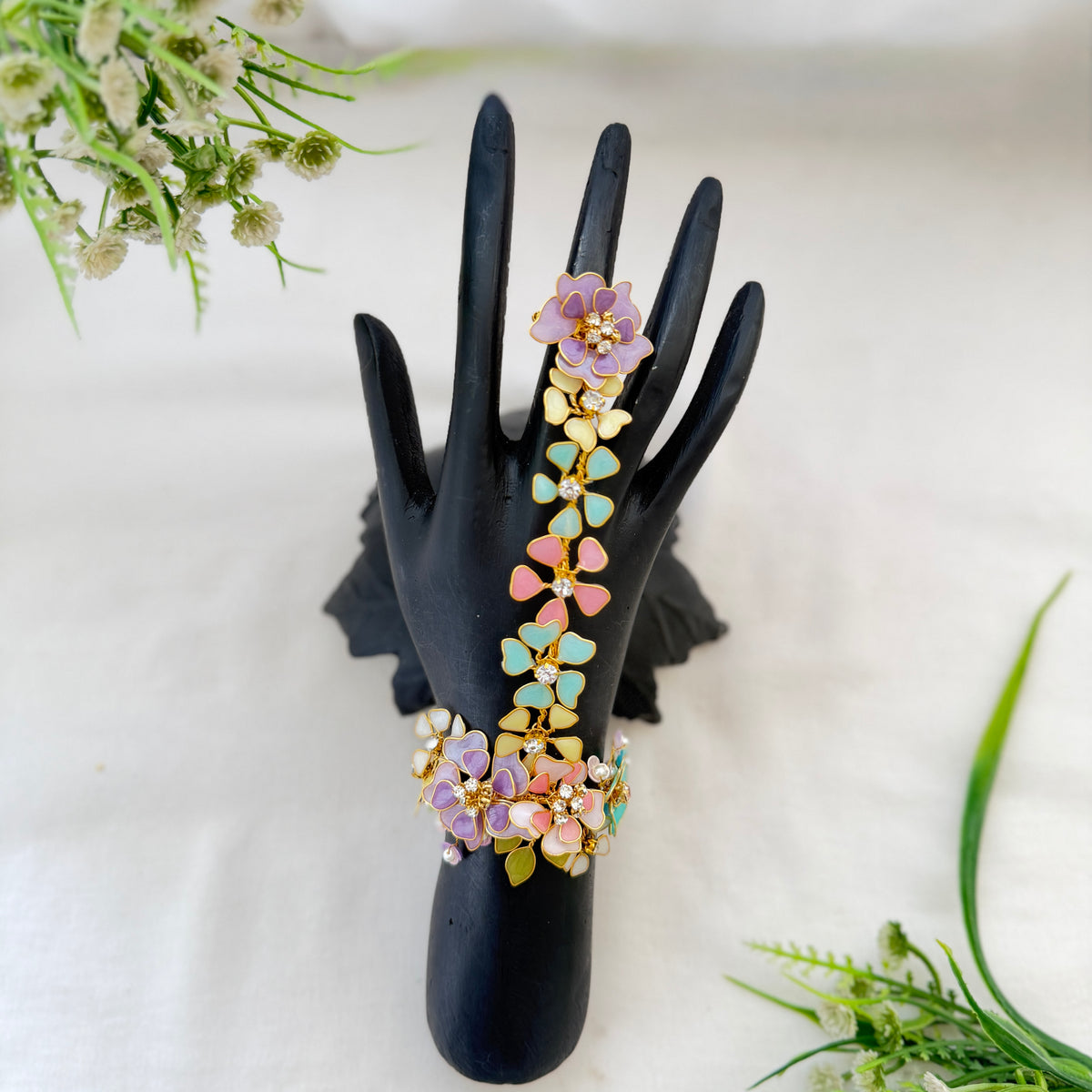 Vanya Hand Harness