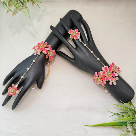 Luneya hand Harness