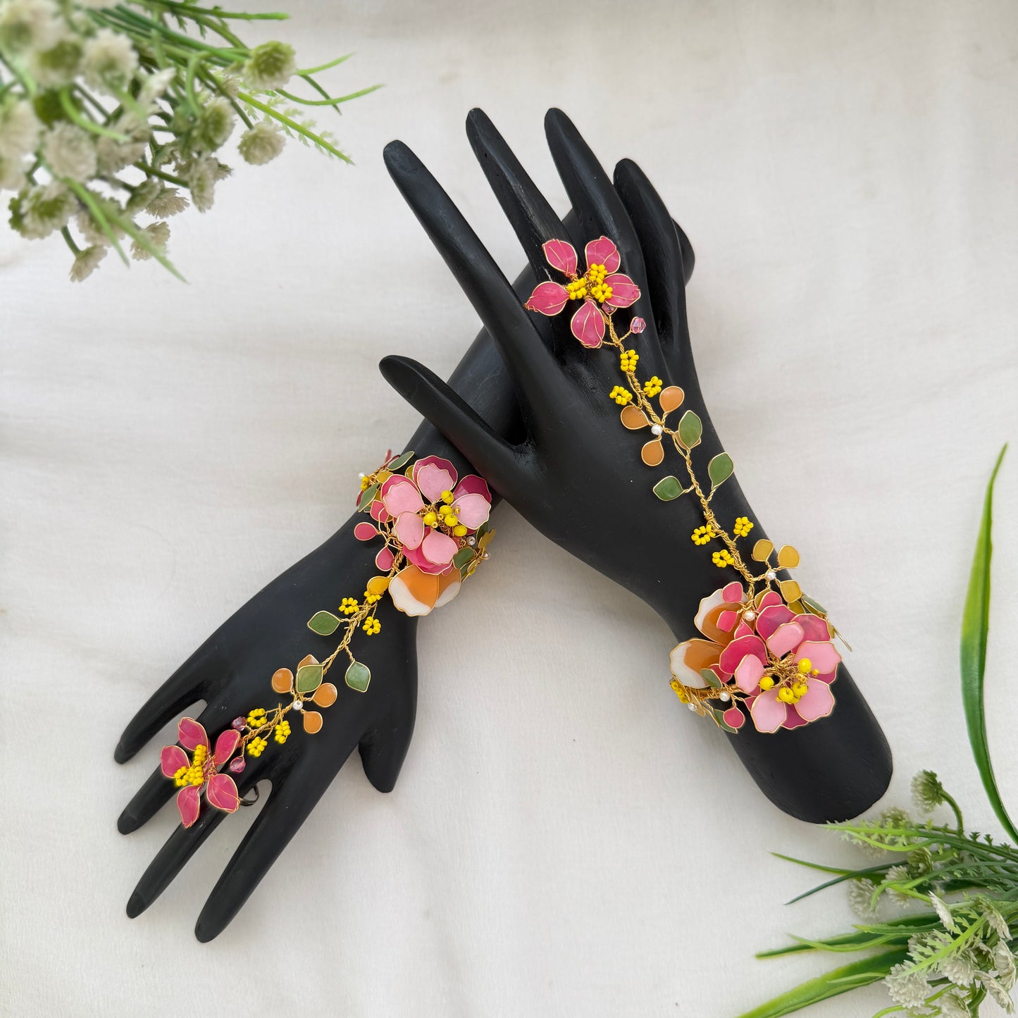 Elia hand Harness