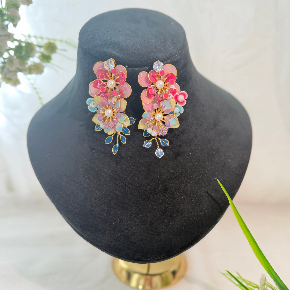 Zavira Necklace & Earrings