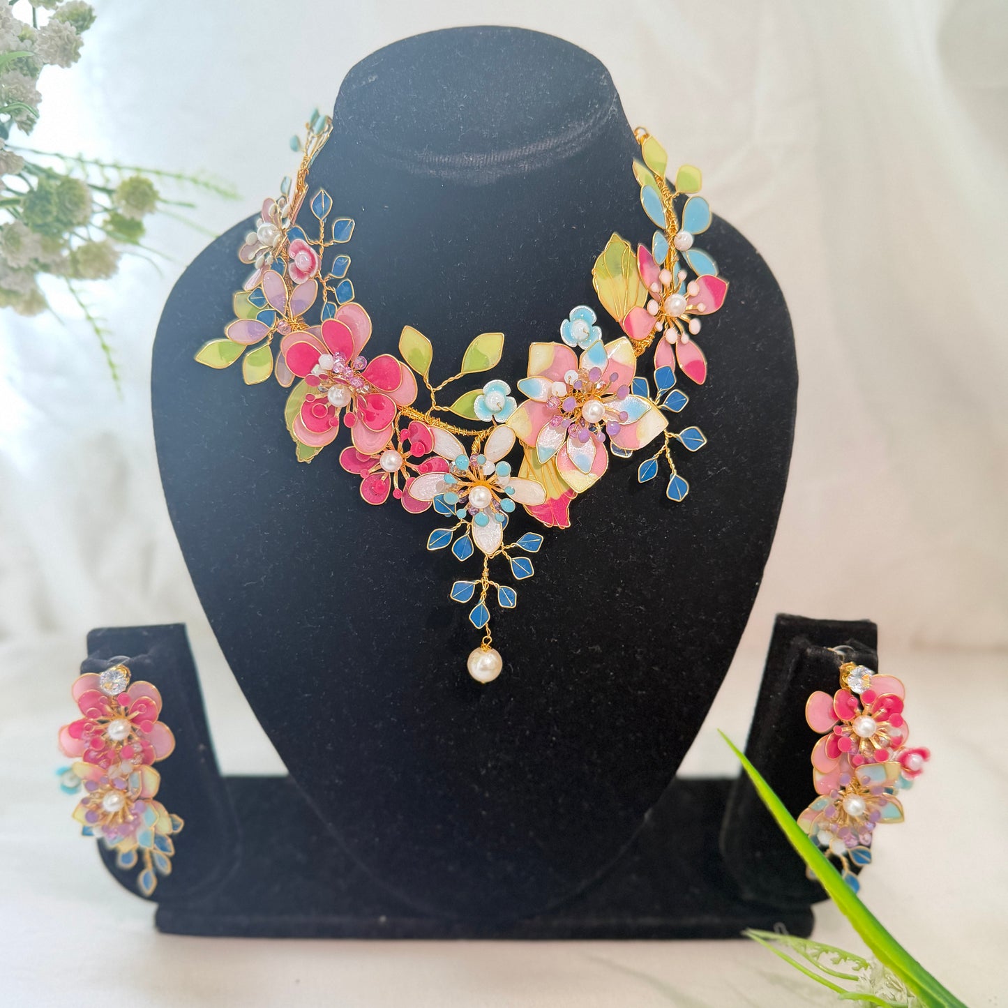 Zavira Necklace & Earrings