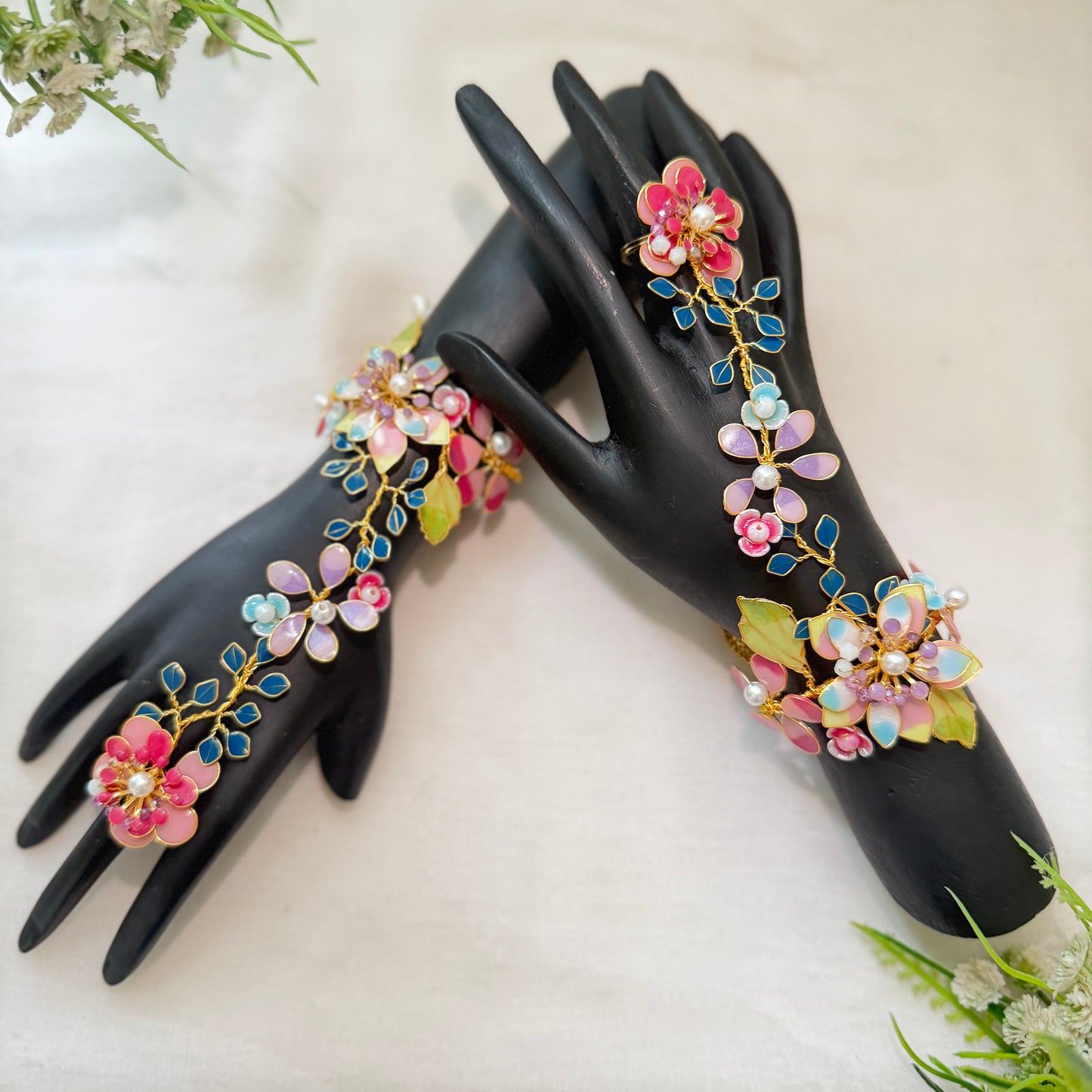 Zavira hand Harness