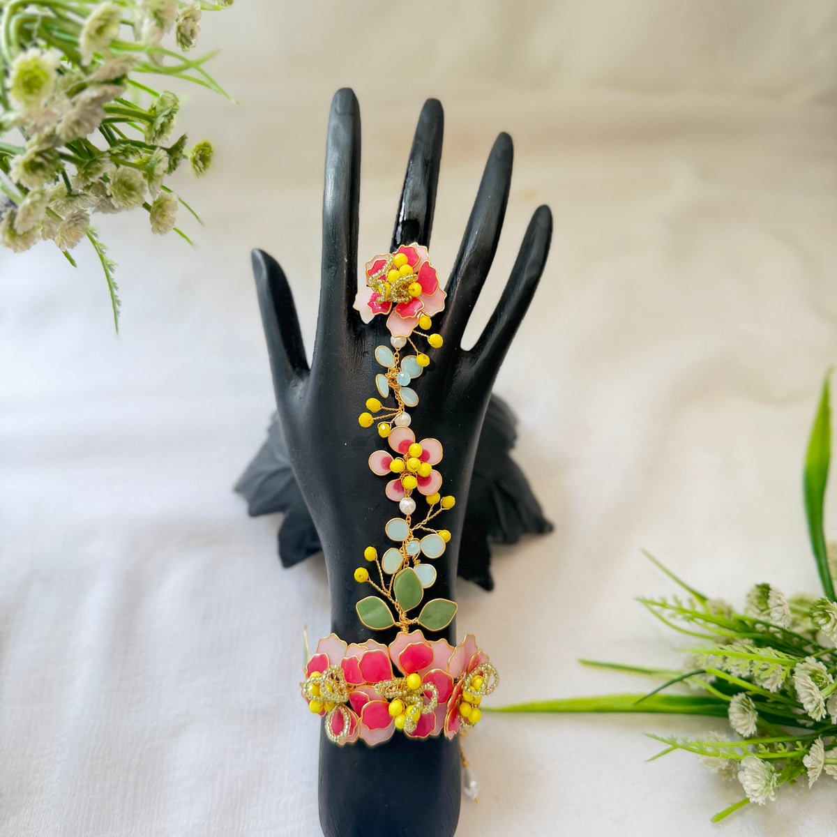 Liora hand Harness