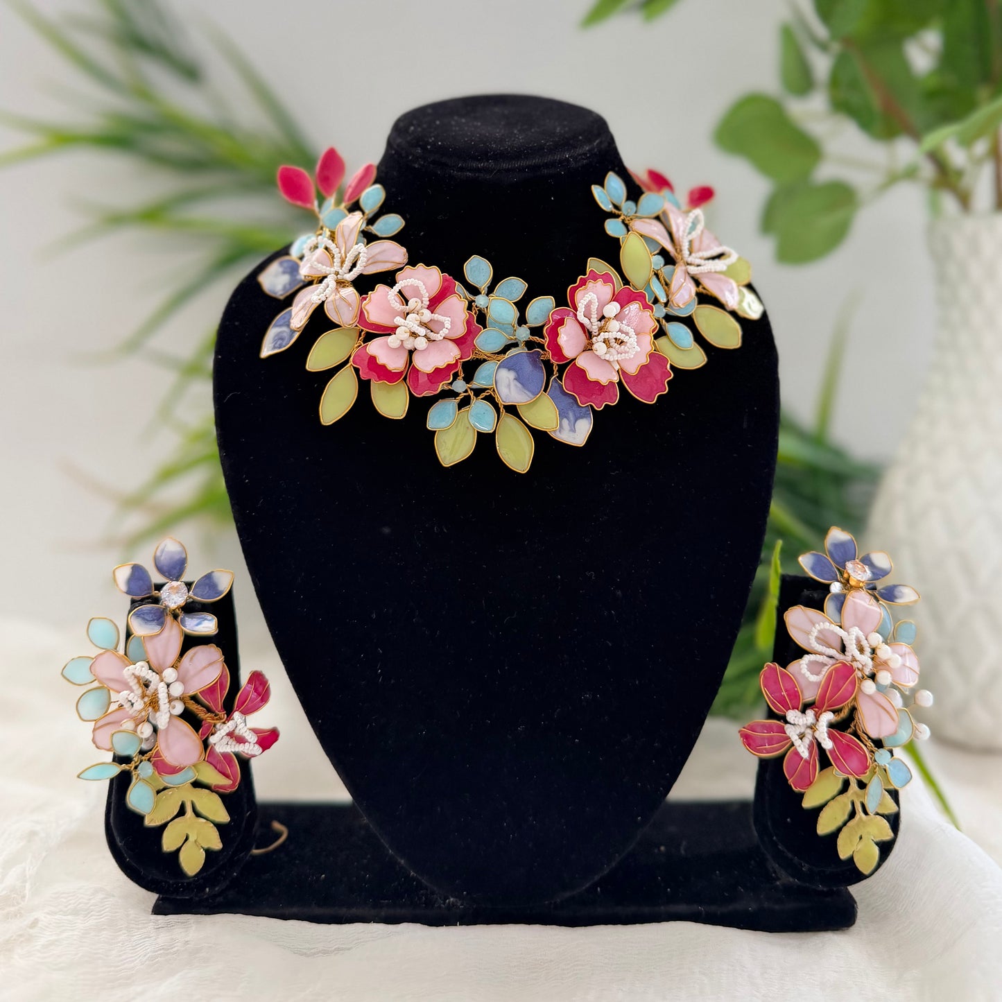 Raya Necklace & earrings