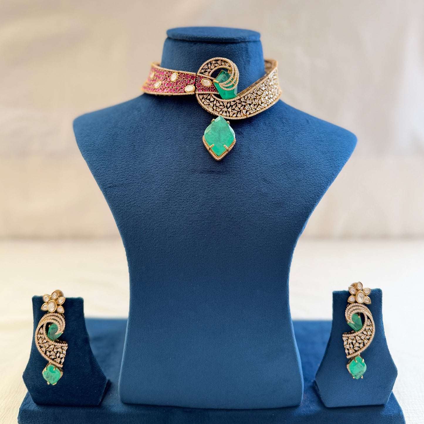 Vanya Necklace & earrings
