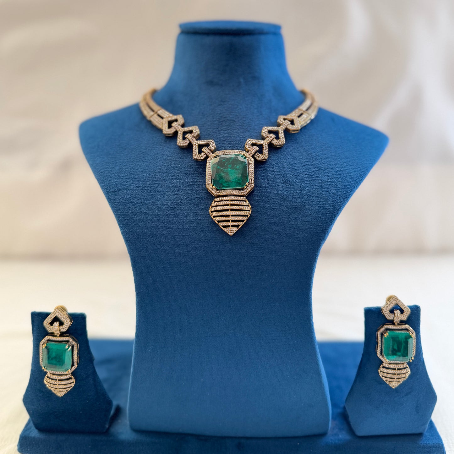 Evara Necklace & earrings