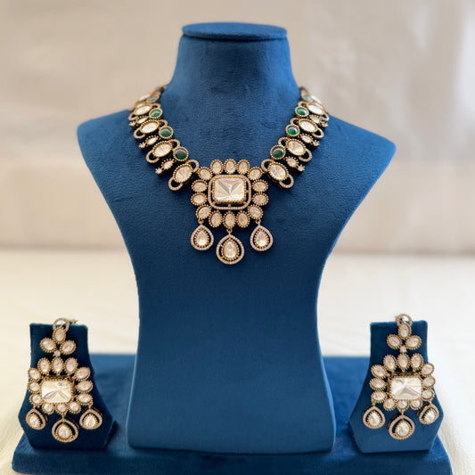 Riwaya Necklace & earrings