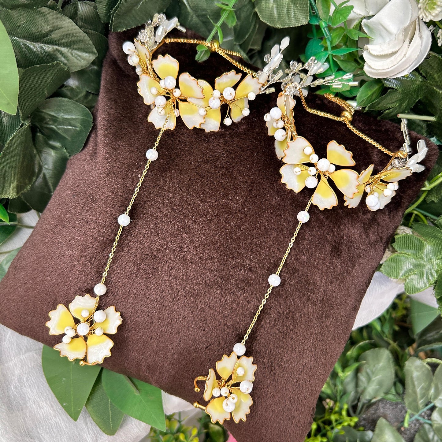 Alora hand Harness